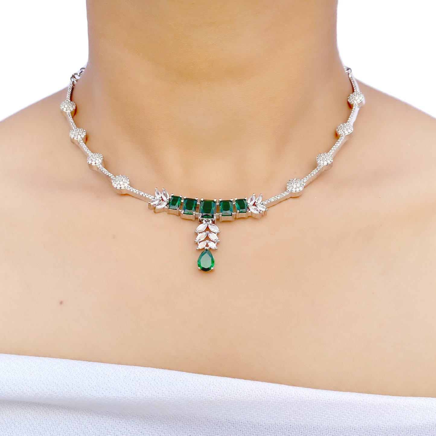 Vastra AD Studded Necklace Set